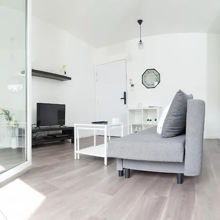 Apartment Luxe Paris Expo: Convenient Airport Retreat With Free Parking
